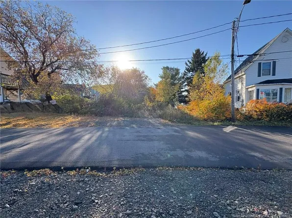 164 Gabriel St, Dieppe, NB E1A 1Z2
