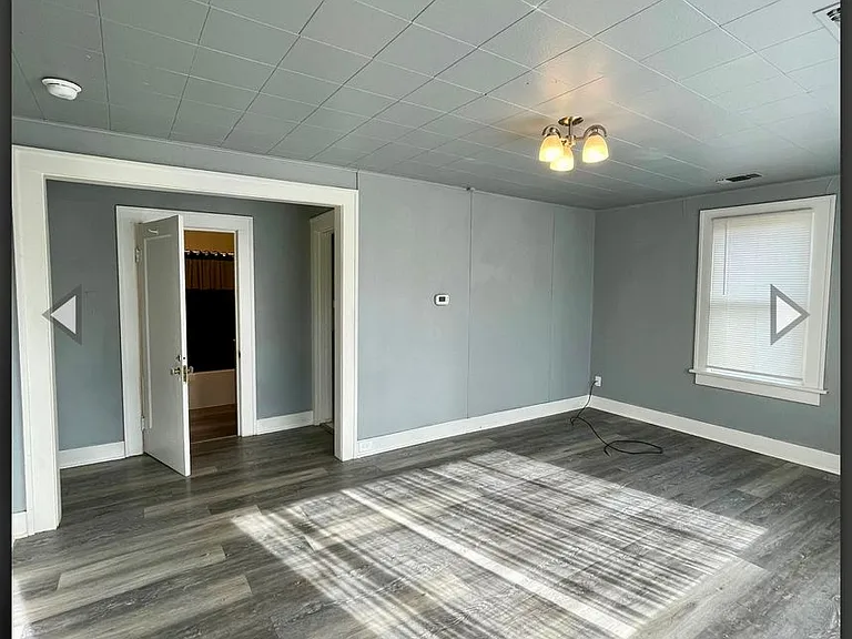 2409 Applegate Ave — Photo 3