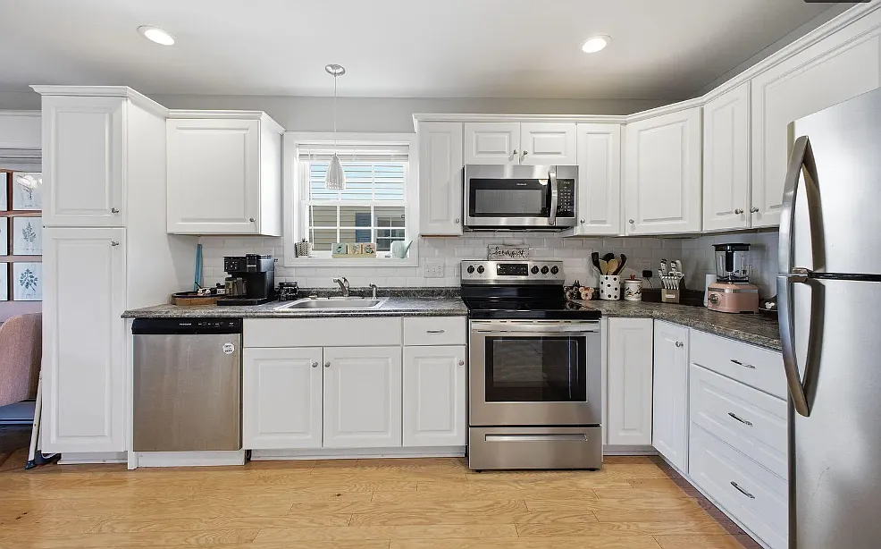 2 bed, 1.5 bath, 990 sqft, $2,400 — Photo 4