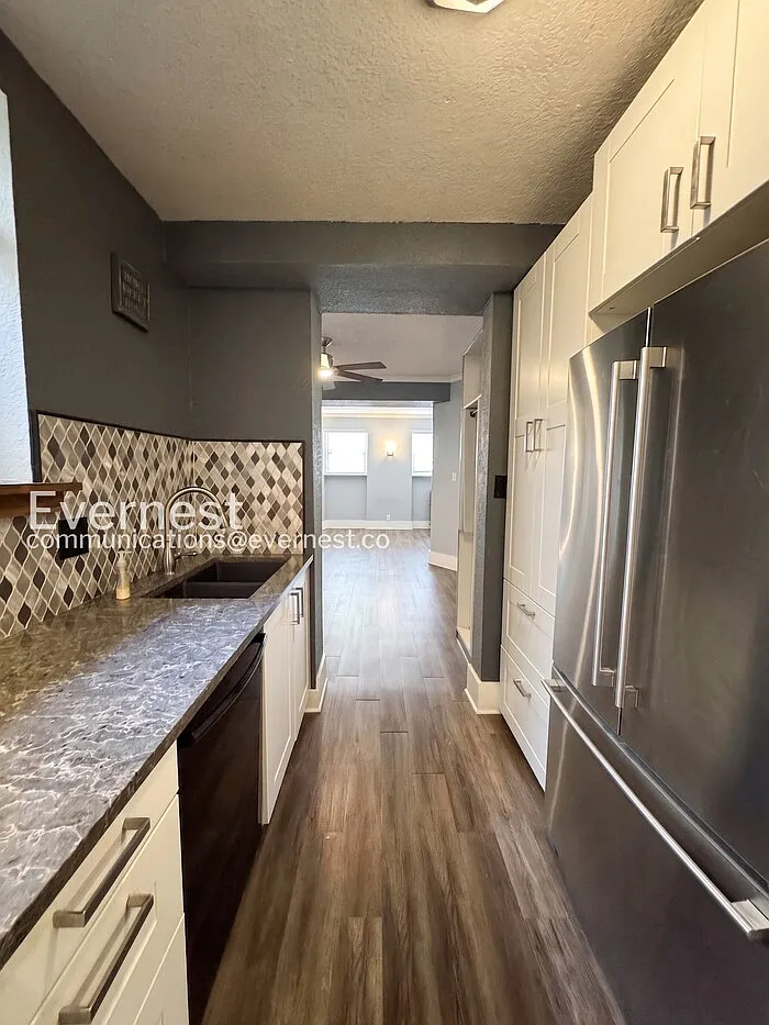 2 bed, 1.0 bath, 900 sqft, $1,400 — Photo 3