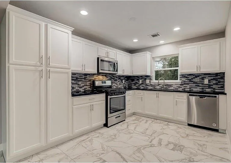 4627 Maple St — Photo 3