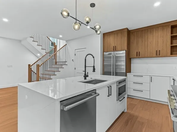 11 Bonner Ave Floor 2, Medford, MA 02155