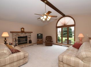 S45W25570 Red Oak Dr, Waukesha, WI 53189