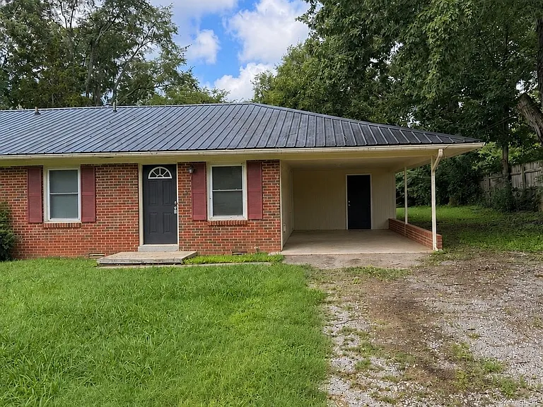 1706 Minerva Dr — Photo 1