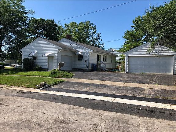 3rd image of 1702 N Main Ave