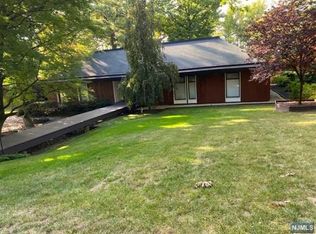 54 Oxford Dr, Tenafly, NJ 07670