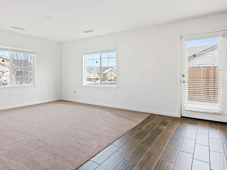 127 Deerfield Rd — Photo 11