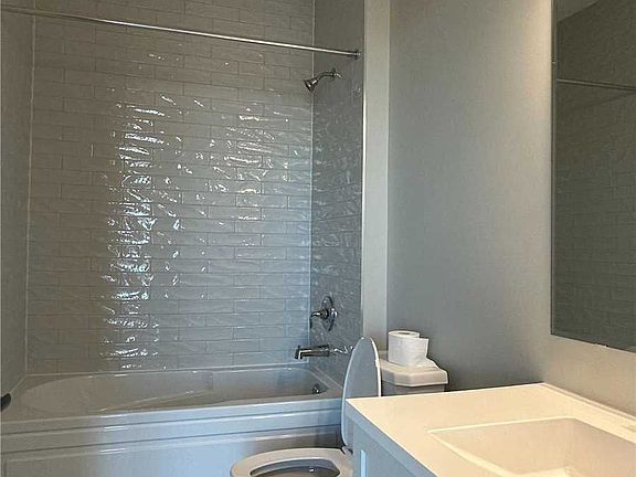 4th image of 95 Dundas St W #407