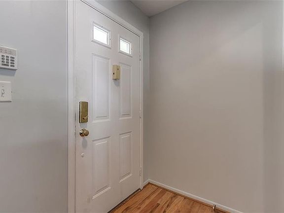 4th image of 14 Lakes Edge Dr SE