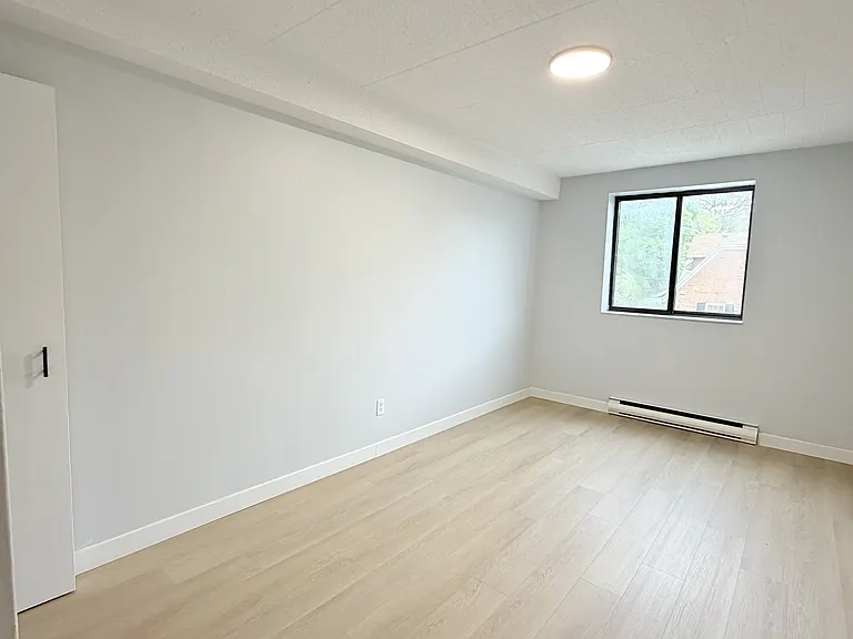 360 Tecumseh Rd W #205 — Photo 5