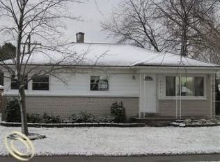 29421 Tamarack Dr, Flat Rock, MI 48134