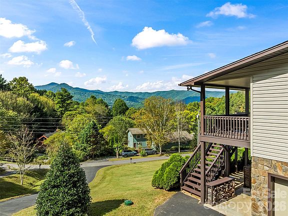 4th image of 1090 Maple Springs Dr