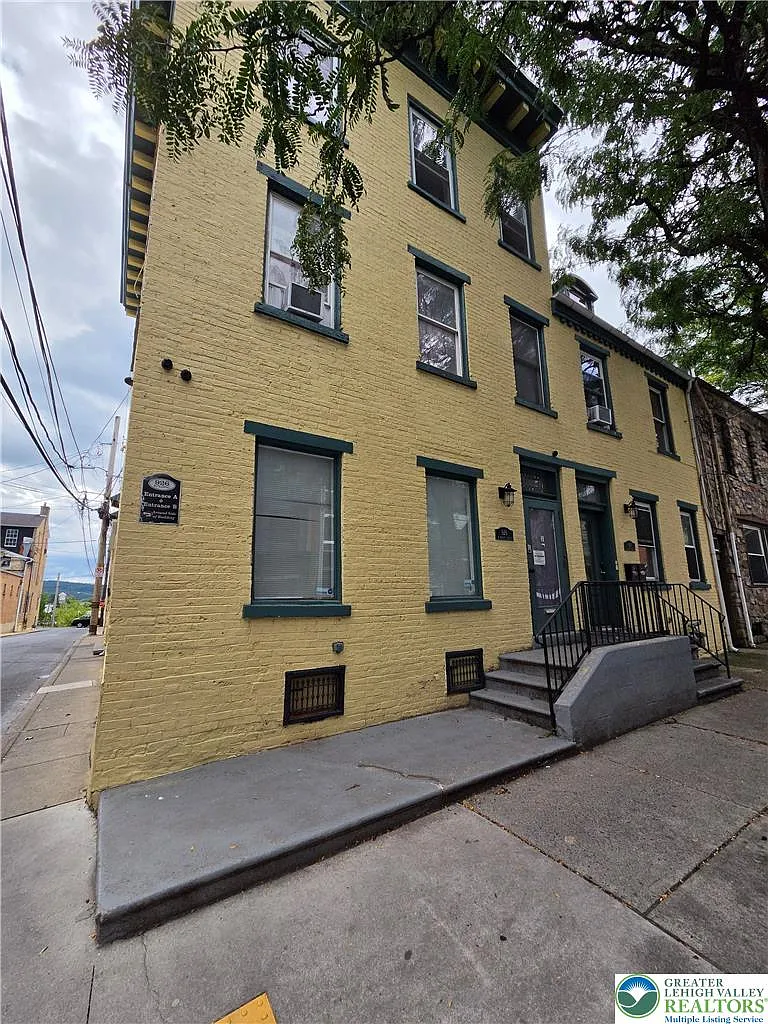 1 bed, 600 sqft, $1,300 — Photo 1