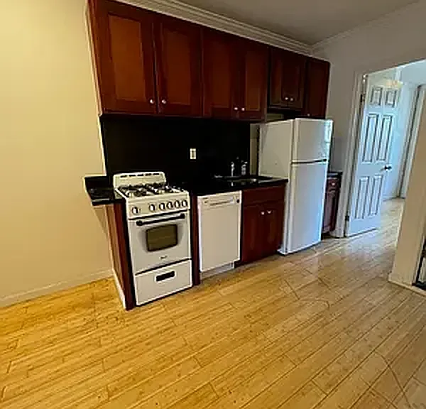 289 21st St #2L — Photo 3