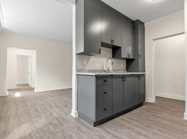 2550 Keele St #1, Toronto, ON M6L 2N8