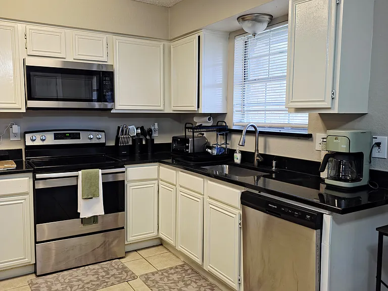 Briar Creek Dr — Photo 7
