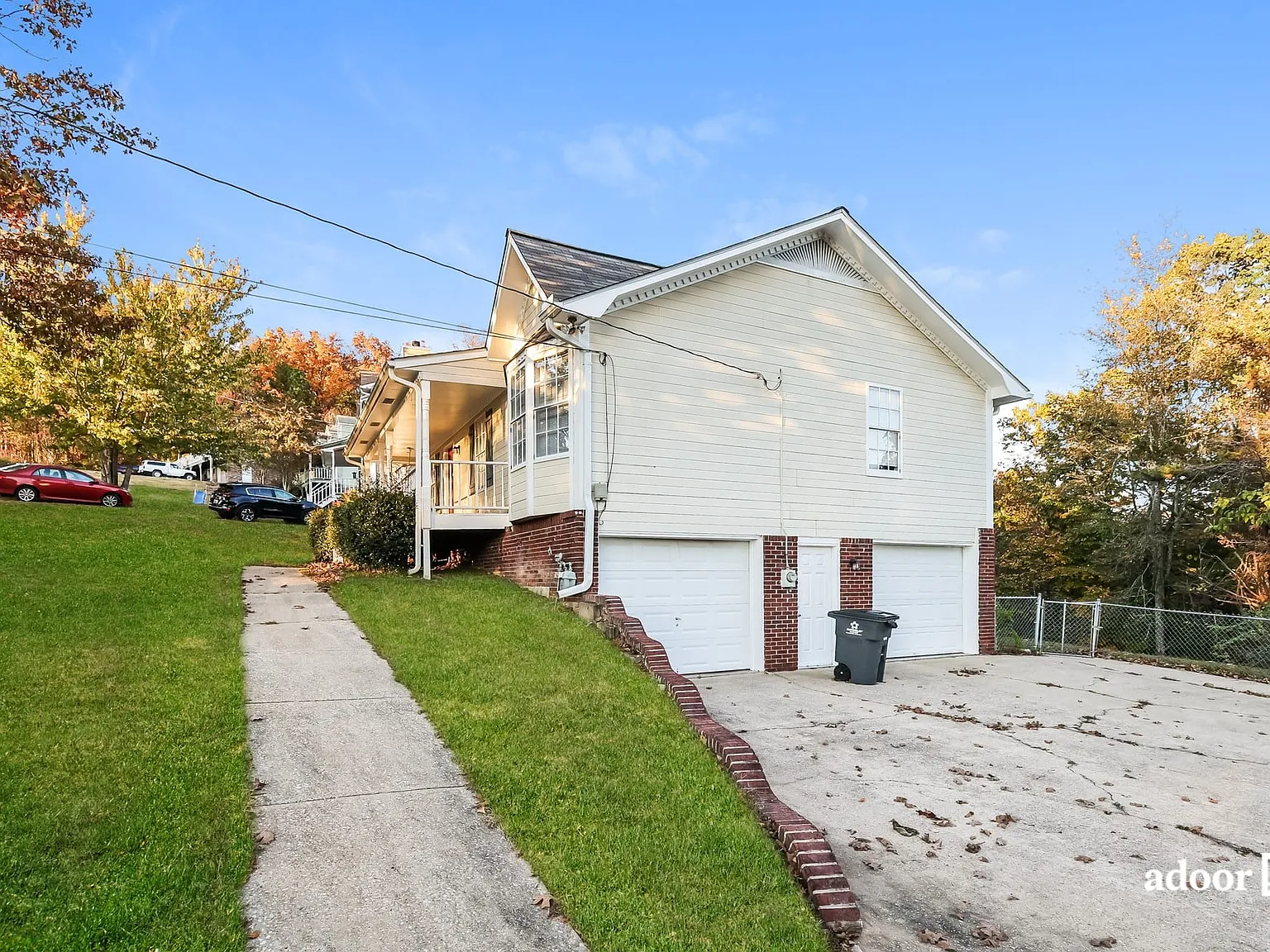 3 bed, 2.0 bath, 1445 sqft, $1,645 — Photo 2
