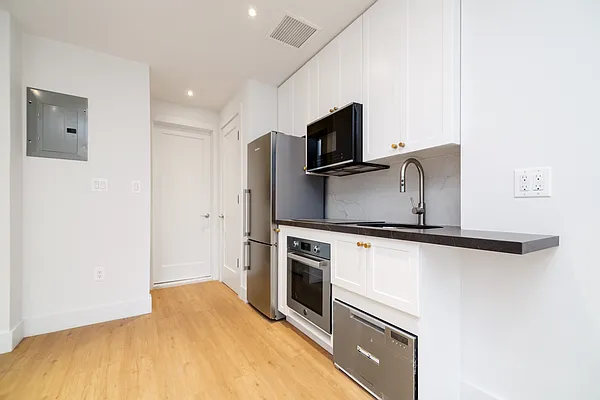 Rented by REAL New York | media 3