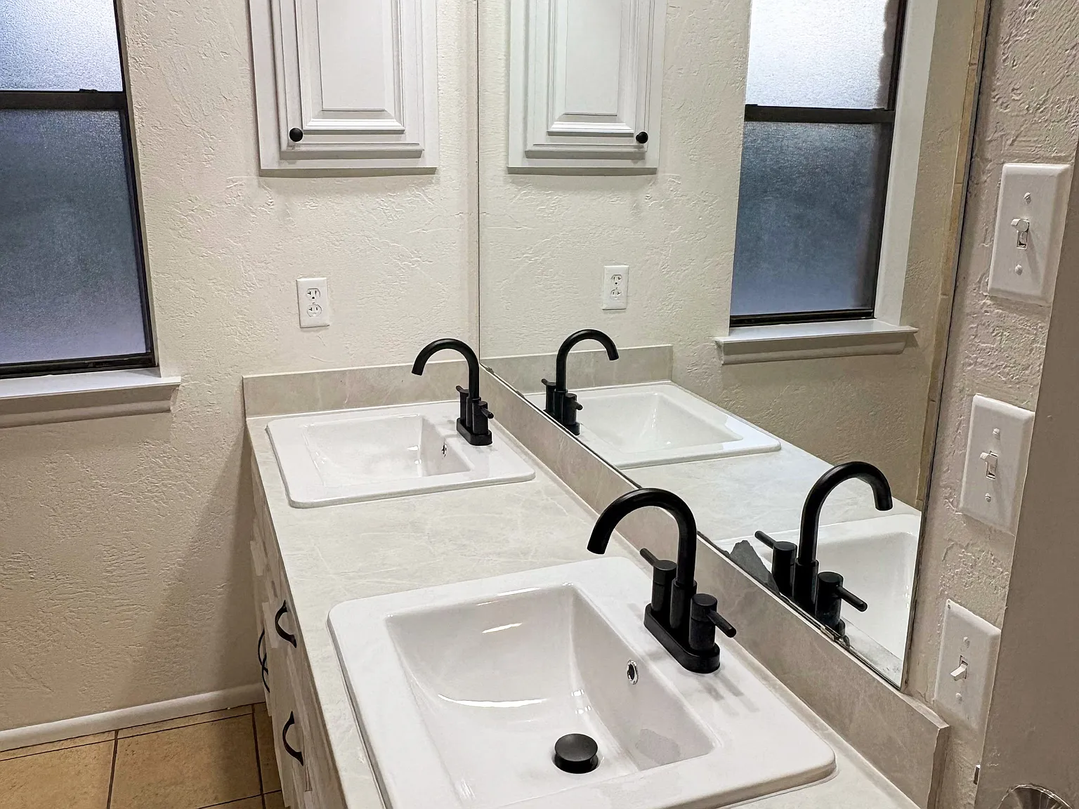 4 bed, 2.0 bath, 1500 sqft, $1,139 — Photo 2