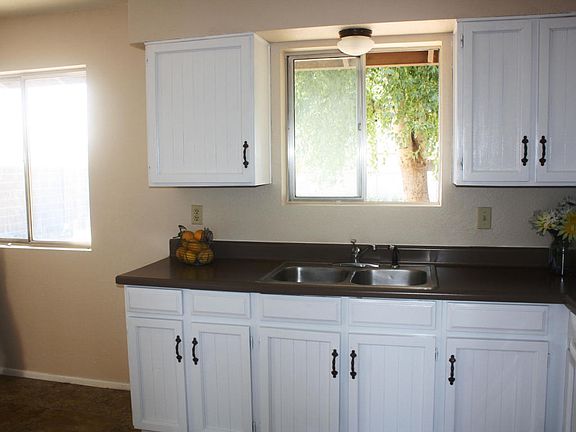 4th image of 940 S Saguaro Dr