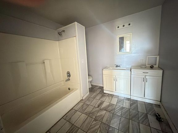 20th image of 401 Vernon St
