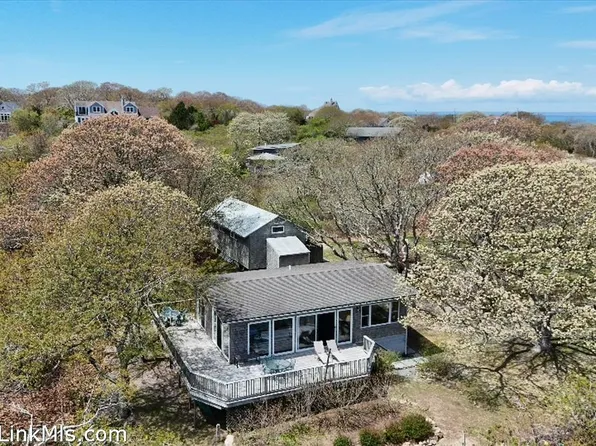 393 Lighthouse Rd, Aquinnah, MA 02535