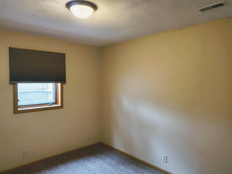 2515 N Main St — Photo 12