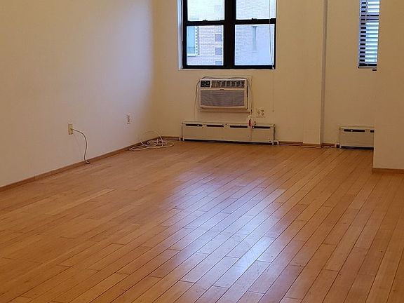 5th image of 578 Manhattan Ave APT 5