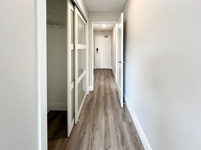 1101 Bay St — Photo 8