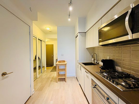 5th image of 501 Saint Clair Ave W #321