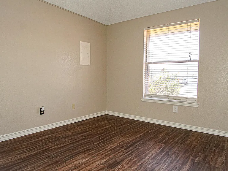 4553 Gen Maloney Cir — Photo 13