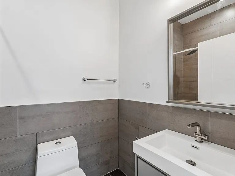 2028 E Fletcher St — Photo 28