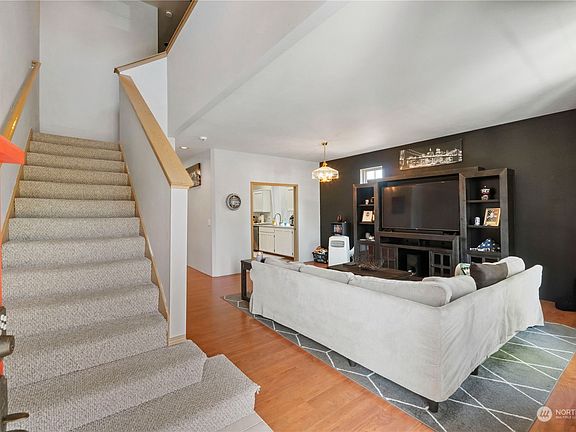4th image of 2211 148th Street E