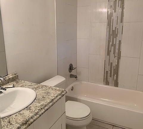 4th image of 826 NW 2nd Ave #2