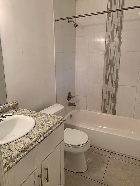 2nd image of 826 NW 2nd Ave #1