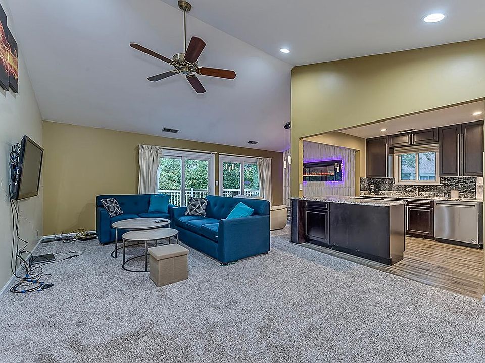 1st image of 200 Shoreline Cir Unit V2