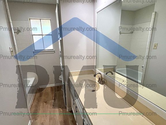 3rd image of 4602 Elkwood Ln