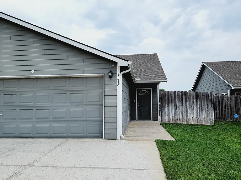 1318 N Curtis Ct — Photo 8