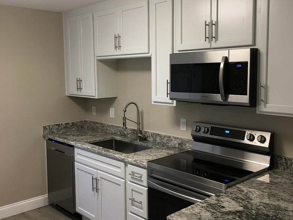 1st image of 2415 W Lemon St #B