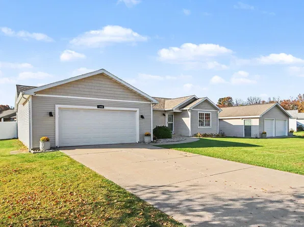 1306 Alivia Dr, Plainwell, MI 49080
