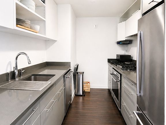 4th image of 181 Front St APT 4A