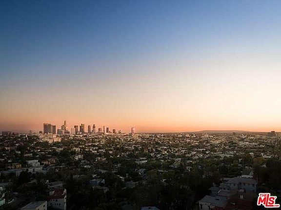 4th image of 937 Micheltorena St