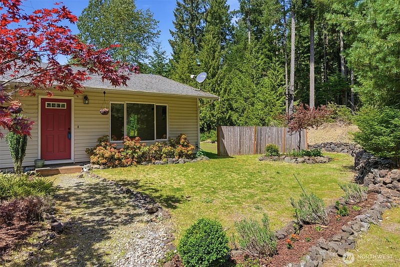 3rd image of 297 Lewis Road W