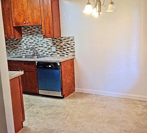 3rd image of 14221 Moorpark St