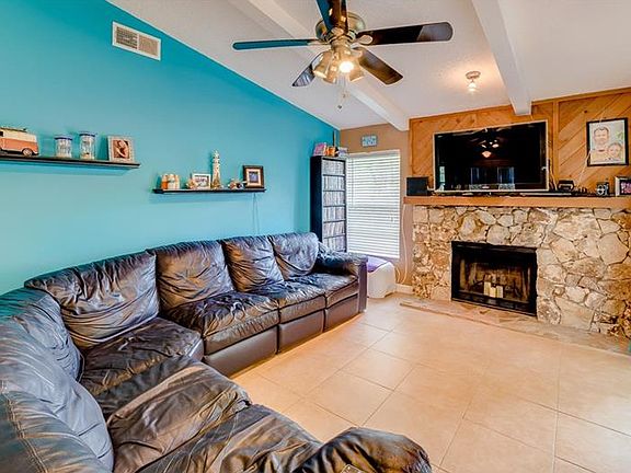 4th image of 1705 Pam Cir