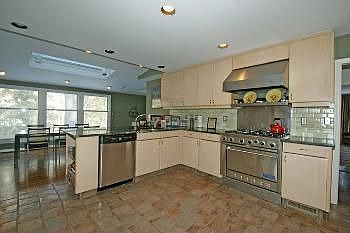4th image of 150 Forest Dr