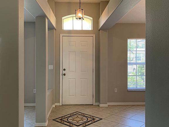 4th image of 1011 Monterey Dr