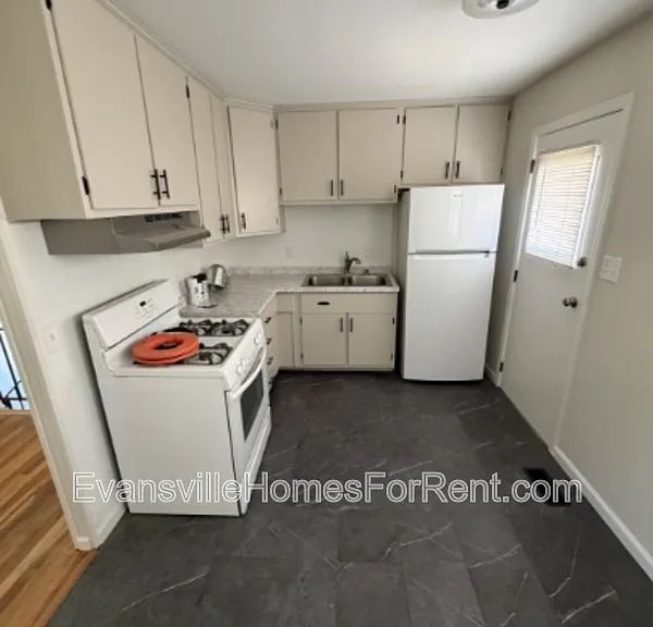 1309 Alvord Ln — Photo 5