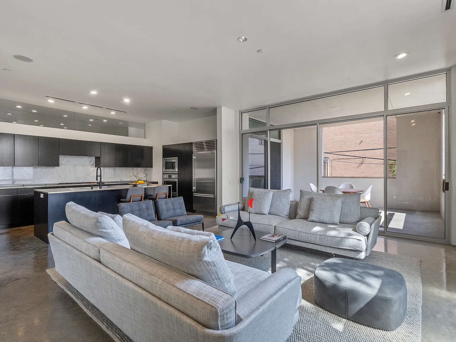2 bed, 2560 sqft, $7,800 — Photo 3