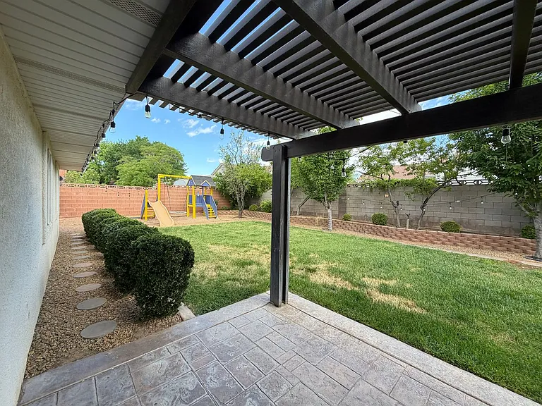 2325 E 350 N — Photo 24